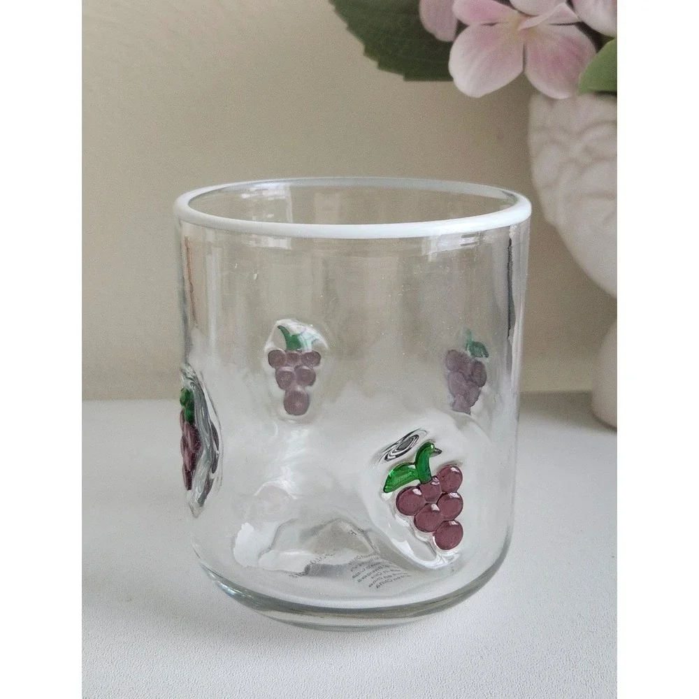 Anthropologie Embossed Grape Icon Juice Glass White Rim Clear Tumbler‎ Motif